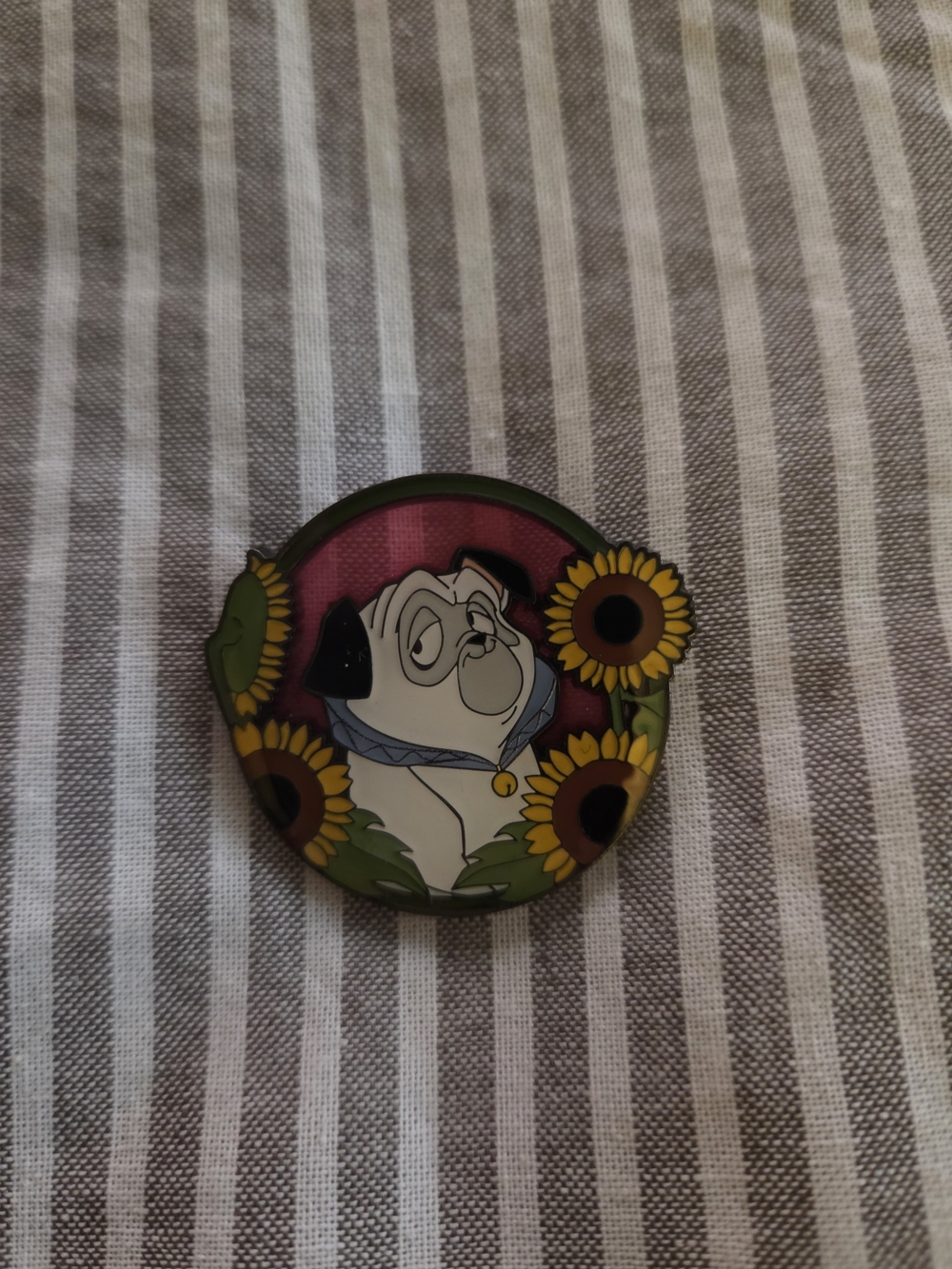 DISNEY - Pocahontas Percy Enamel Pin (authentic)